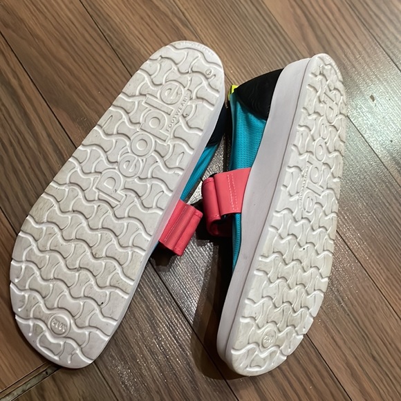 People Mens Swim Sandals/Shoe - Picture 5 of 9